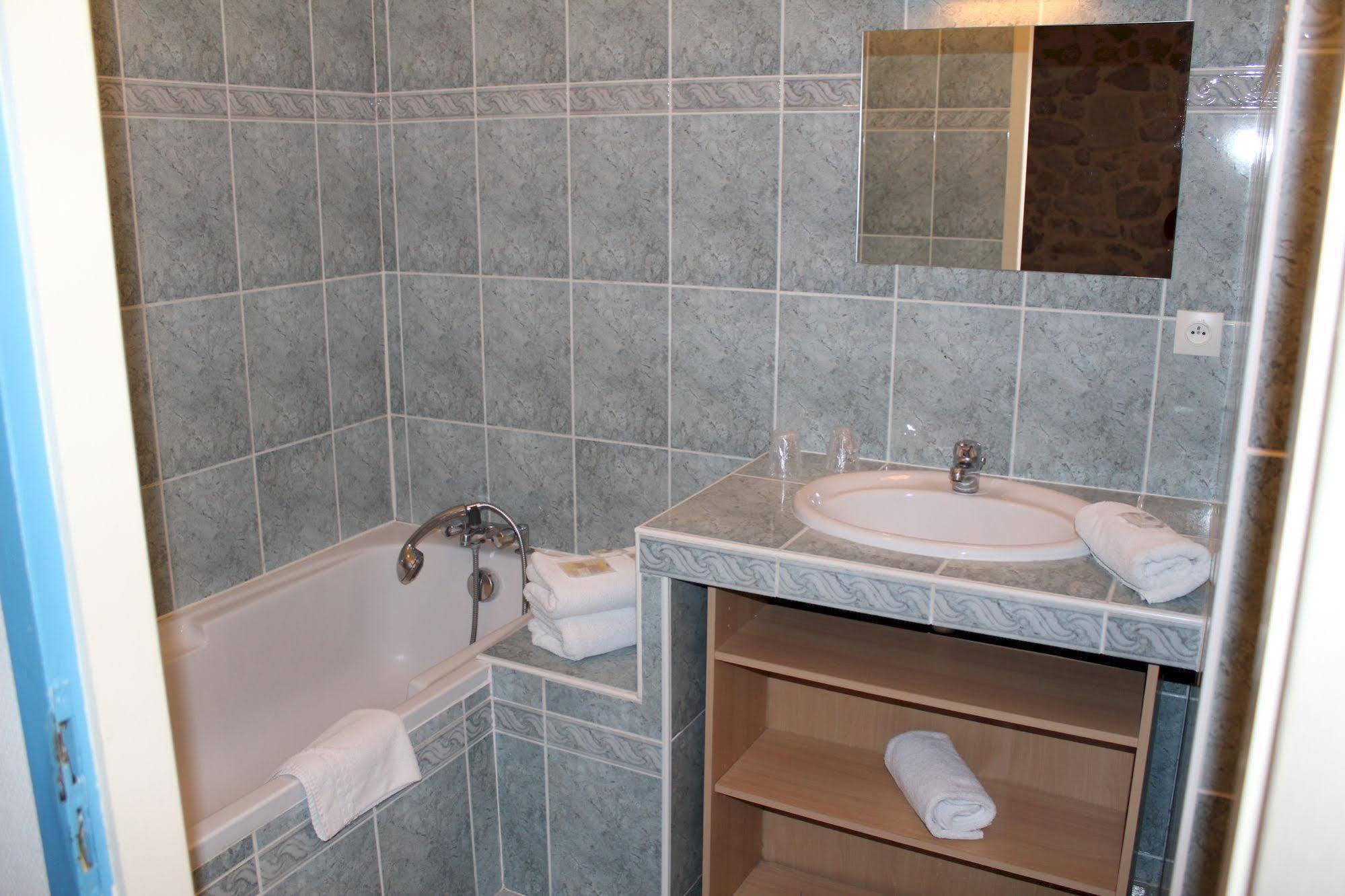 Le Phenix Hotel Castillon-la-Bataille Kültér fotó
